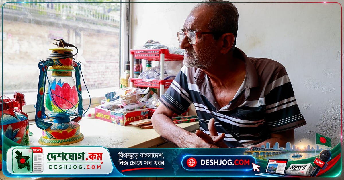 ঢাকার রিকশাচিত্র শিল্পী হানিফ পাপ্পুরের কুড়ালে ঐতিহ্যের নতুন রঙ