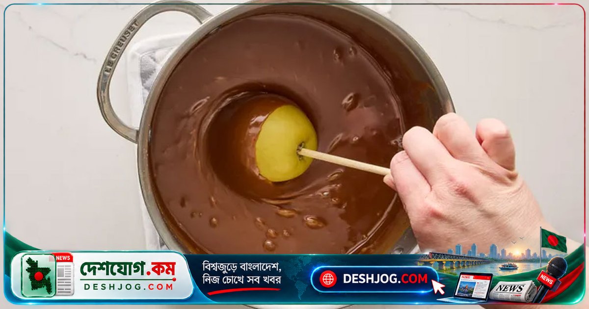 হ্যালোইনে বাড়িতে সহজেই তৈরি করুন মিষ্টি ক্যারামেল আপেল — রেসিপি সহ