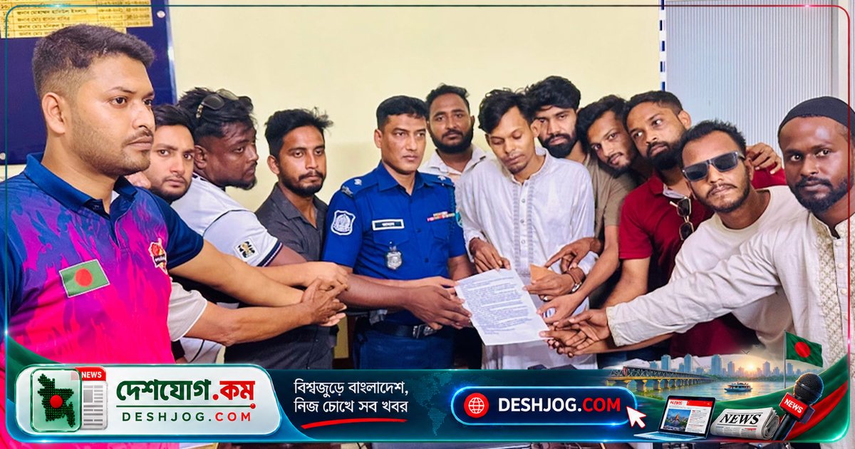 ঈশ্বরদীতে রাজনৈতিক বক্তব্য নিষিদ্ধে প্রশাসনকে স্মারকলিপি: 'ধর্মীয় মঞ্চে কুরুচি বক্তব্য বন্ধের দাবি'