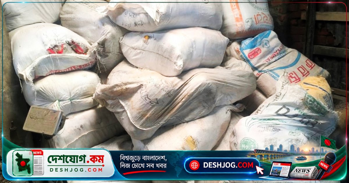 ঝালকাঠিতে নিষিদ্ধ পলিথিন জব্দে ব্যবসায়ীকে দশ হাজার টাকা জরিমানা
