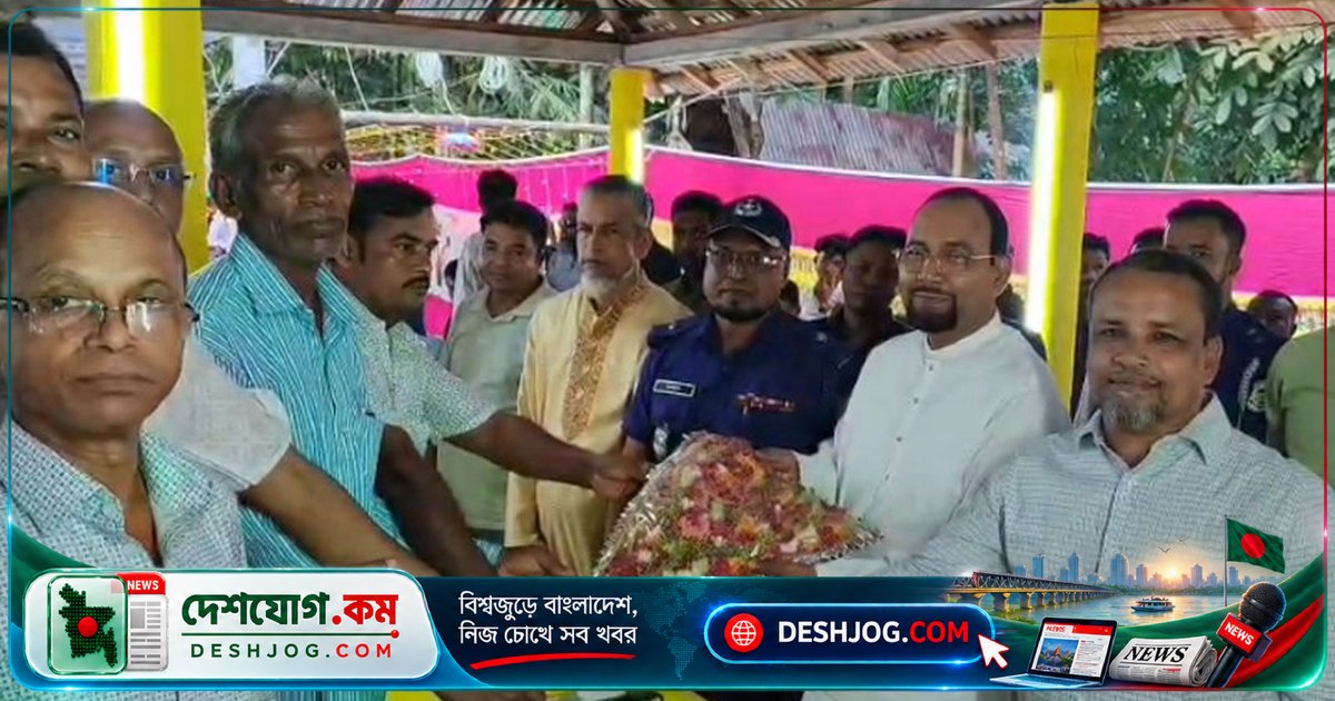 ঝালকাঠি-১ আসনের এমপি জামাল শারদীয় পূজার পরিবেশ পরিদর্শন করে সনাতন ধর্মাবলম্বীদের সঙ্গে আলোচনা