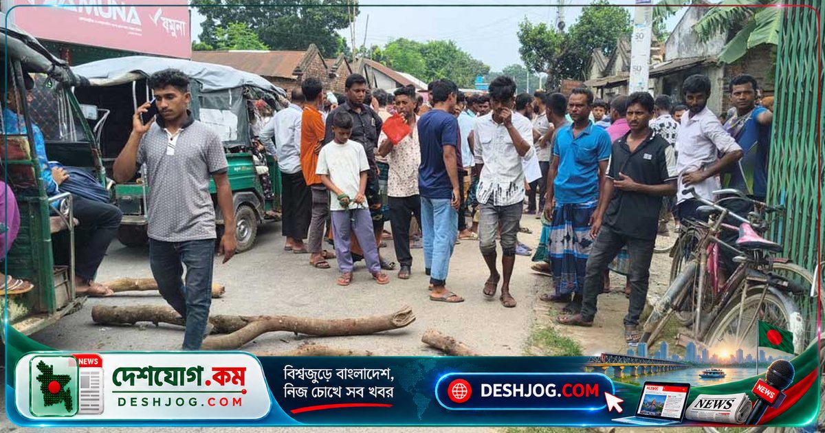 ঝিনাইদহে সার সংকটে কৃষকদের সড়ক অবরোধ: ডিলারদের অসহযোগিতা ও দাম বৃদ্ধির অভিযোগ