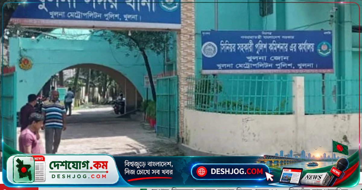 খুলনার দারোগাপাড়ায় বিদেশি পিস্তলসহ অস্ত্র উদ্ধার, এক পরিবারের তিনজন আটক
