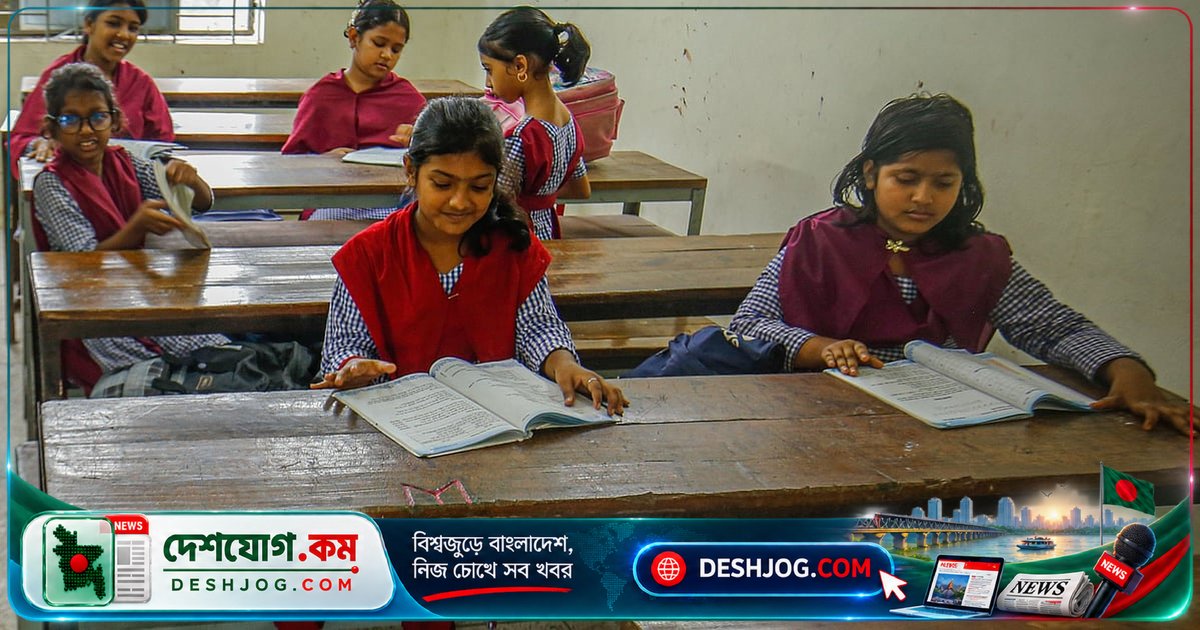খুলনা শহরে সরকারি প্রাথমিক বিদ্যালয়ে শিক্ষার্থী কমে ৩০% বাইরে পড়ছে কিন্ডারগার্টেনে