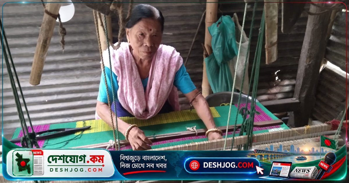 কলাগাছের সুতা দিয়ে বোনা ‘কলাবতী’ শাড়ি: সরকারি সহযোগিতায় চলে উন্নয়ন