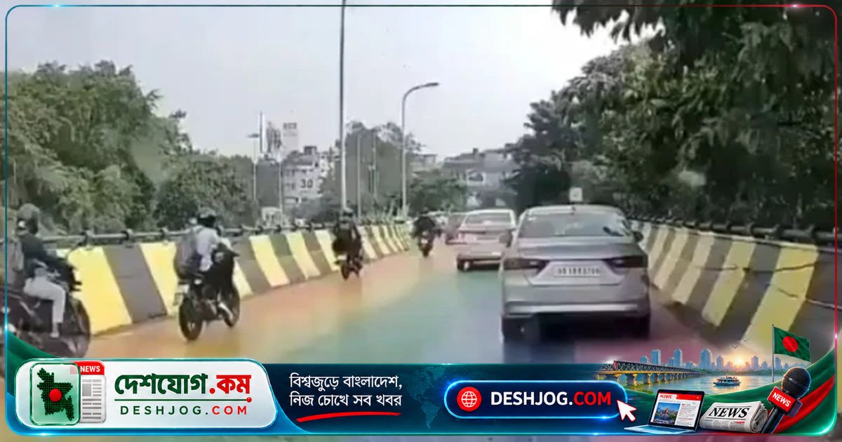 কলকাতার ফ্লাইওভারে রংধনু রঙে রাঙানো পথে বৃষ্টিতে পিছলে পড়ে তিন বাইকার