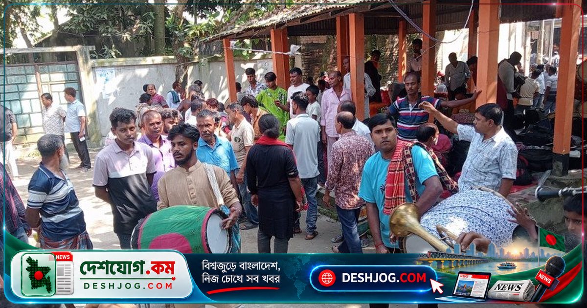 ৪০০ বছরের ঐতিহ্যবাহী ঢাকের হাটে কটিয়াদীতে মিলিত হচ্ছে বাদ্যশিল্পীরা দুর্গাপূজার জন্য