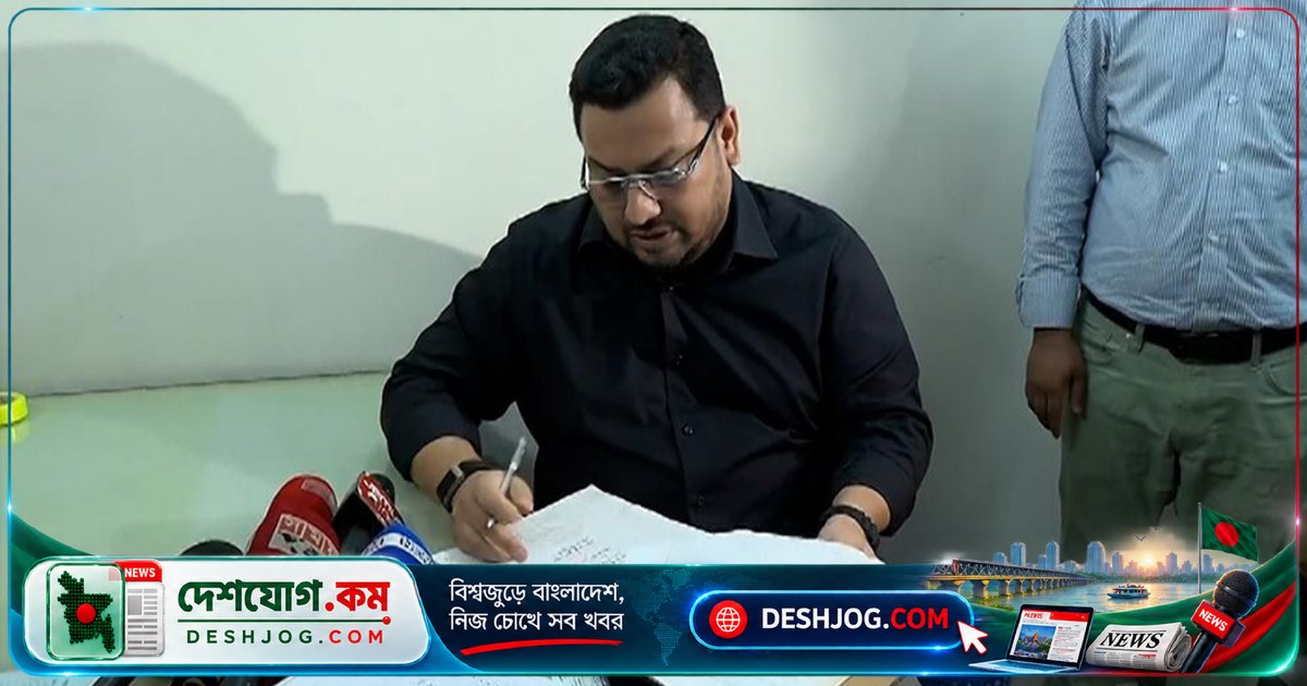 ভূমি প্রতিমন্ত্রীর হঠাৎ পরিদর্শনে নারায়ণগঞ্জে ১৮ কর্মকর্তাকে শোকজ