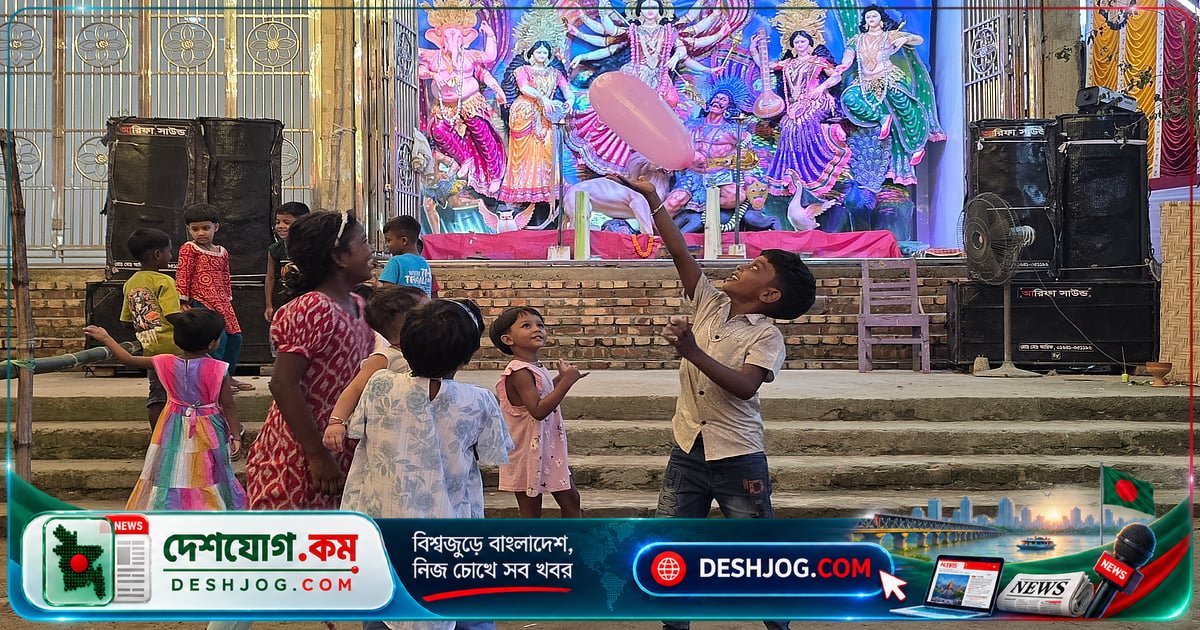মানিকগঞ্জের দিঘী জেলেপাড়ায় মাছ ধরার জীবিকা ও দুর্গাপূজার আনন্দের সংগ্রাম