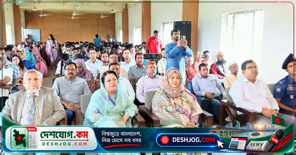 মানিকগঞ্জে শিক্ষার্থীদের নৈতিকতা ও দেশপ্রেমে উদ্বুদ্ধ করে খাদ্যমন্ত্রী: 'আগামী বাংলাদেশের নেতা হবে তোমরা'