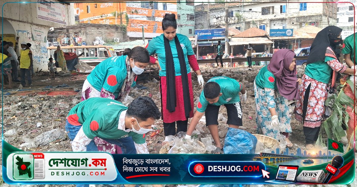 শ্রীপুরের মাওনা উড়ালসেতুর নিচে ময়লা পরিষ্কার করে বিডি ক্লিনের স্বেচ্ছাসেবীরা ডেঙ্গু প্রতিরোধে সচেতনতা বৃদ্ধি