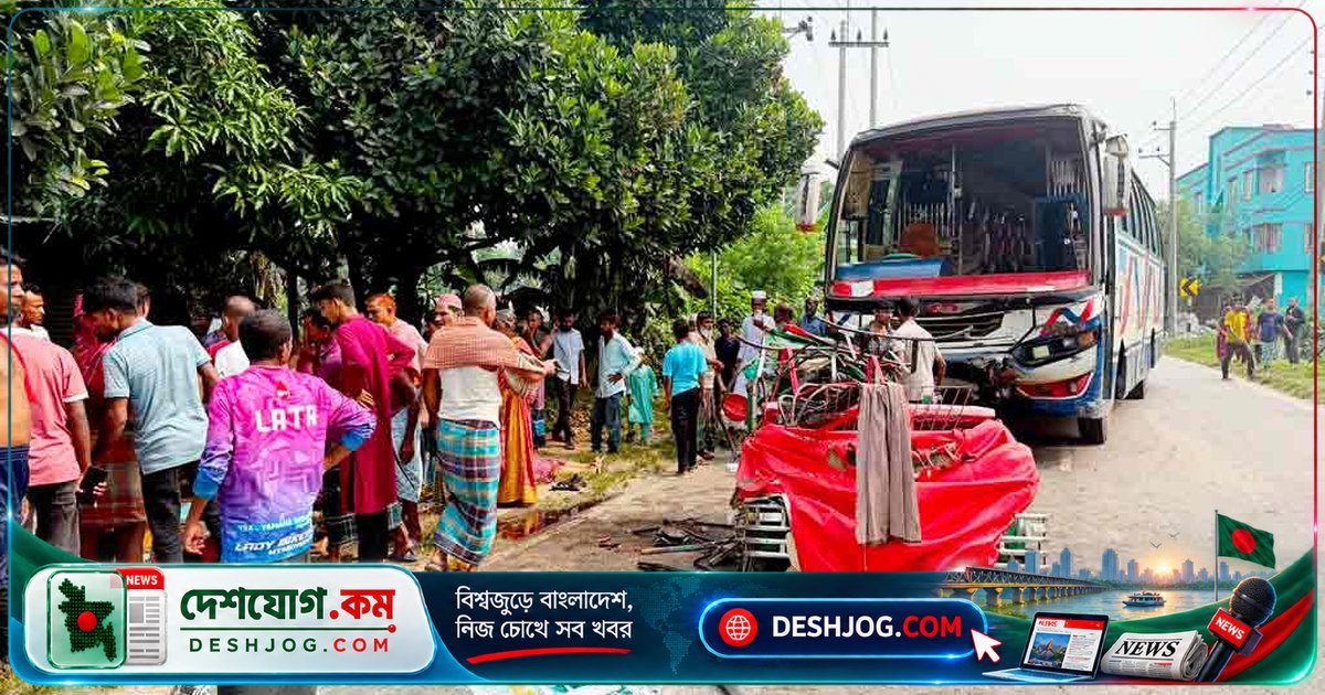 ময়মনসিংহে বাসের চাপায় অটোরিকশায় সাত যাত্রী মারা যায়, দুর্ঘটনায় বাস ও রিকশা দুমড়েমুচড়ে যায়