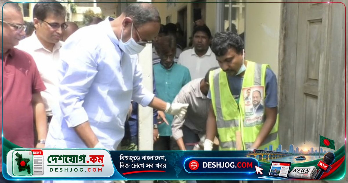ডেঙ্গু প্রতিরোধে সক্রিয়: প্রতিমন্ত্রী টুকু নিজ হাতে পরিষ্কার করলেন টাঙ্গাইল হাসপাতালের আঙিনা