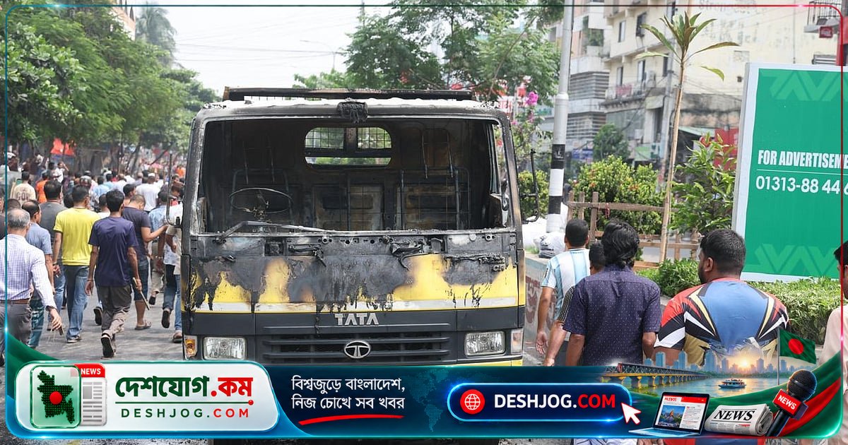 মিরপুরে ফুটপাত উচ্ছেদে উত্তেজনা: পুলিশের গ্যাসে ব্যবসায়ীরা ইটপাটকেল ছুড়ে, সিটি করপোরেশন গাড়ি পুড়িয়ে দেওয়া
