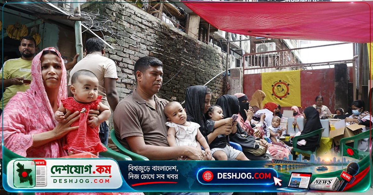 মিরপুরের স্বাস্থ্যকেন্দ্র ভাঙচুরের পর সড়কে টিকাদান: শিশু-মায়েরা ভোগান্তিতে পড়ছে