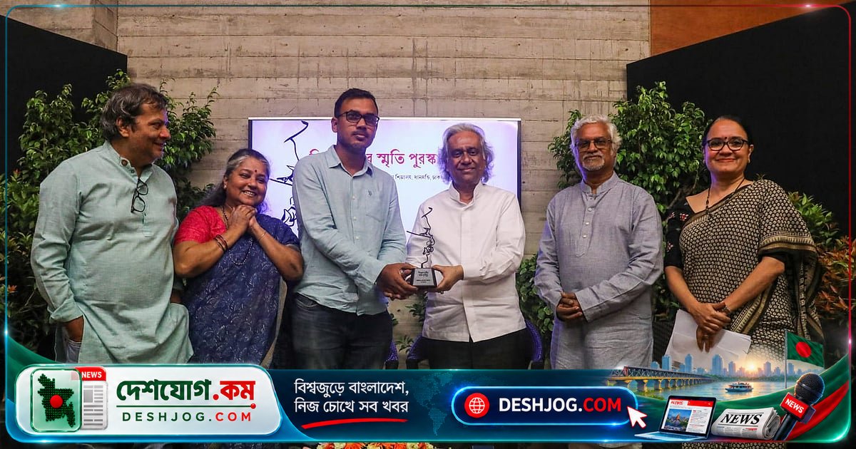 মিশুক মুনীরের স্মৃতি পুরস্কারে স্বীকৃতি পেলেন বরকত হোসেন পলাশ: ‘পথিকৃৎদের পথে চলতে থাকবো’