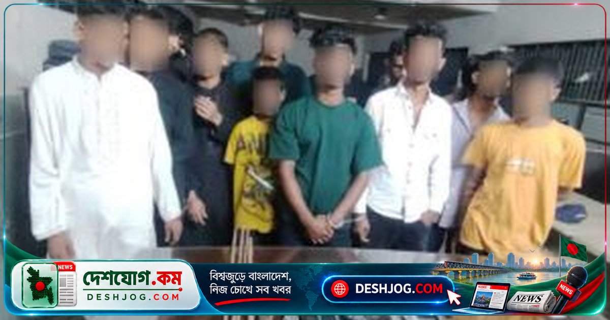 মোহাম্মদপুরে অস্ত্রসজ্জিত ছিনতাই চক্রের ১৩ সদস্য গ্রেফতার, উদ্ধার হয় ৪টি মোবাইল ও অস্ত্র