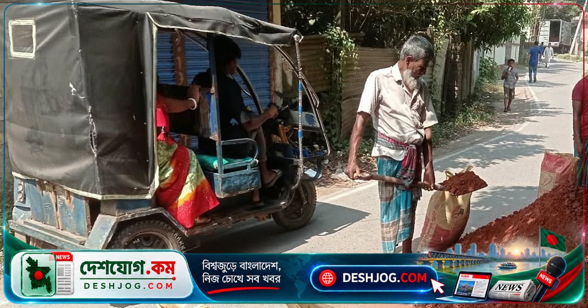 মজিবুরের সংসার: দিনমজুরি থেকে রিকশা চালিয়ে ৩৫ বছর ধরে টেনে চলা জীবনযাত্রা
