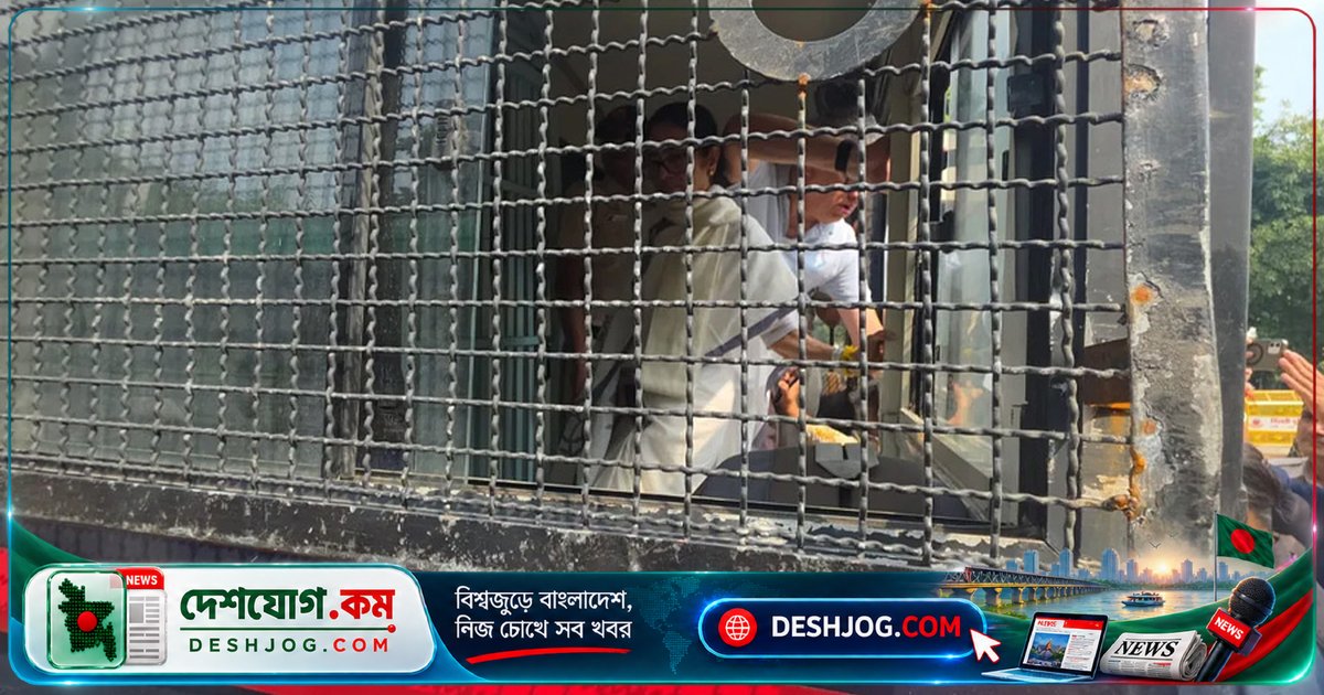 দিল্লিতে আটক পশ্চিমবঙ্গের সাবেক মুখ্যমন্ত্রী মমতা ব্যানার্জি: নির্বাচন কমিশনারকে প্রতিবাদে বিক্ষোভের সময় গ্রেপ্তার