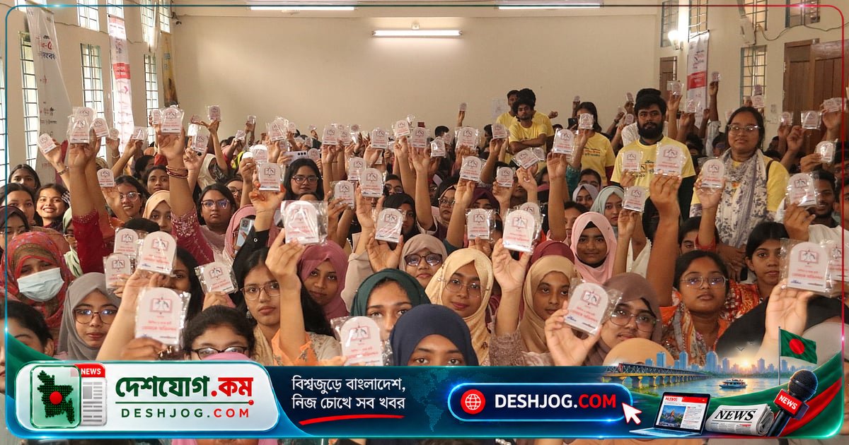 ৫২ কিলোমিটার দূরত্ব পাড়ি দিয়ে মা-কন্যা জিপিএ-৫ সংবর্ধনা অনুষ্ঠানে উপস্থিত
