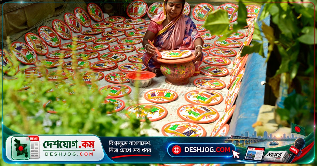 মুন্সীগঞ্জের পালপাড়ার কুমারদের হাতে পূজার জন্য তৈরি হয় রঙিন সরাশিল্পের নজরকাড়া নকশা