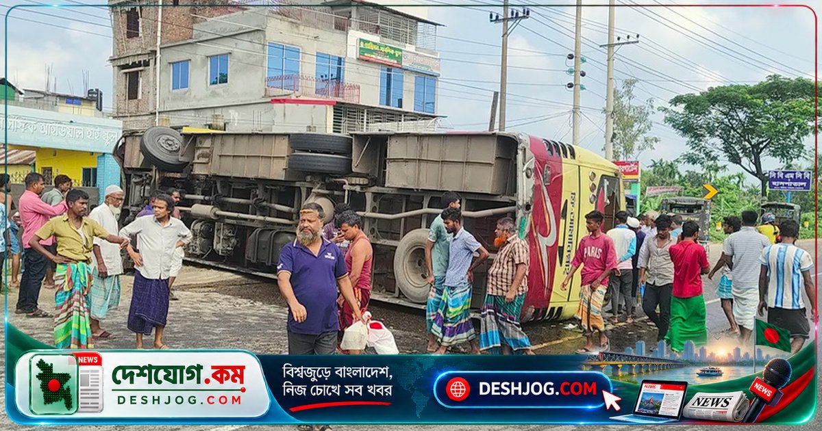 ময়মনসিংহের মহাসড়কে নিয়ন্ত্রণ হারিয়ে বাসের দুর্ঘটনা: দুই নিহত ছয় আহত