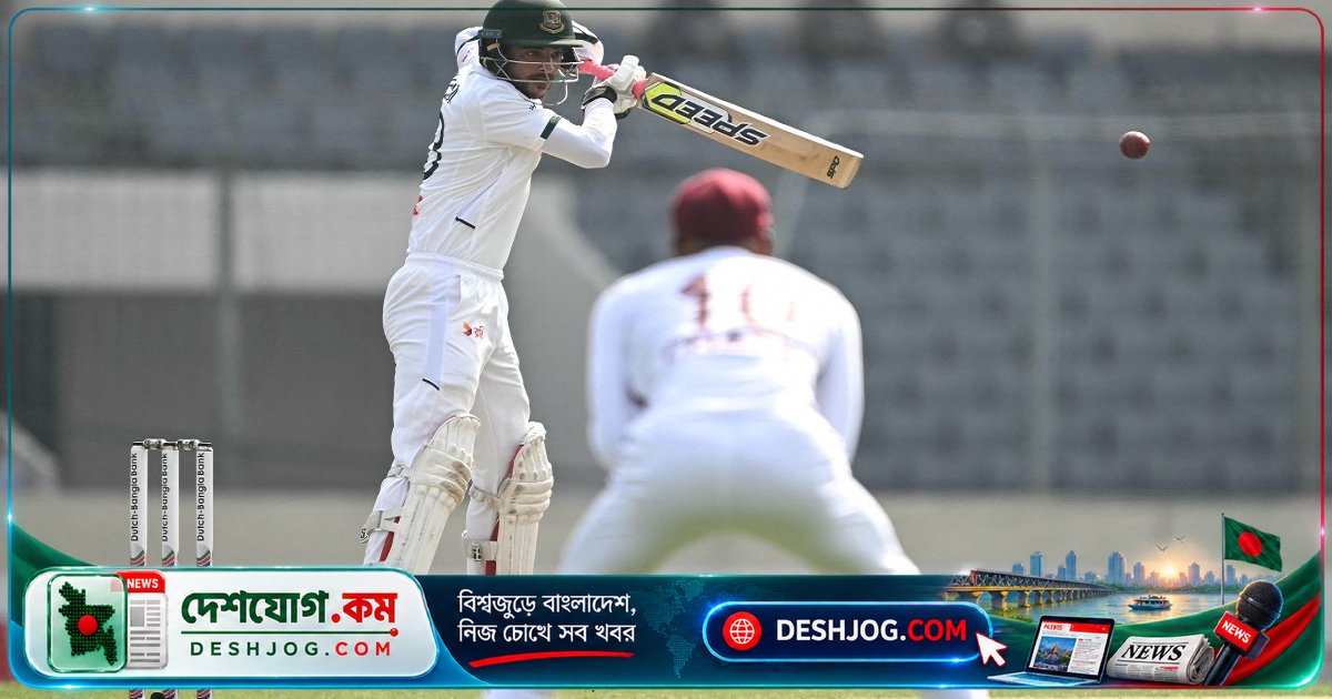 ঢাকা টেস্টে নাঈমের অলৌকিক ইনিংস: হৃদয়-লিটনদের ব্যর্থতা থেকে উঠে দাঁড়াল বাংলাদেশ