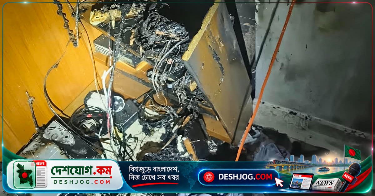 নারায়ণগঞ্জ সদর ইউএনও কার্যালয়ে বৈদ্যুতিক শর্টসার্কিটে আগুন, কম্পিউটারসহ আসবাব পুড়ে যায়
