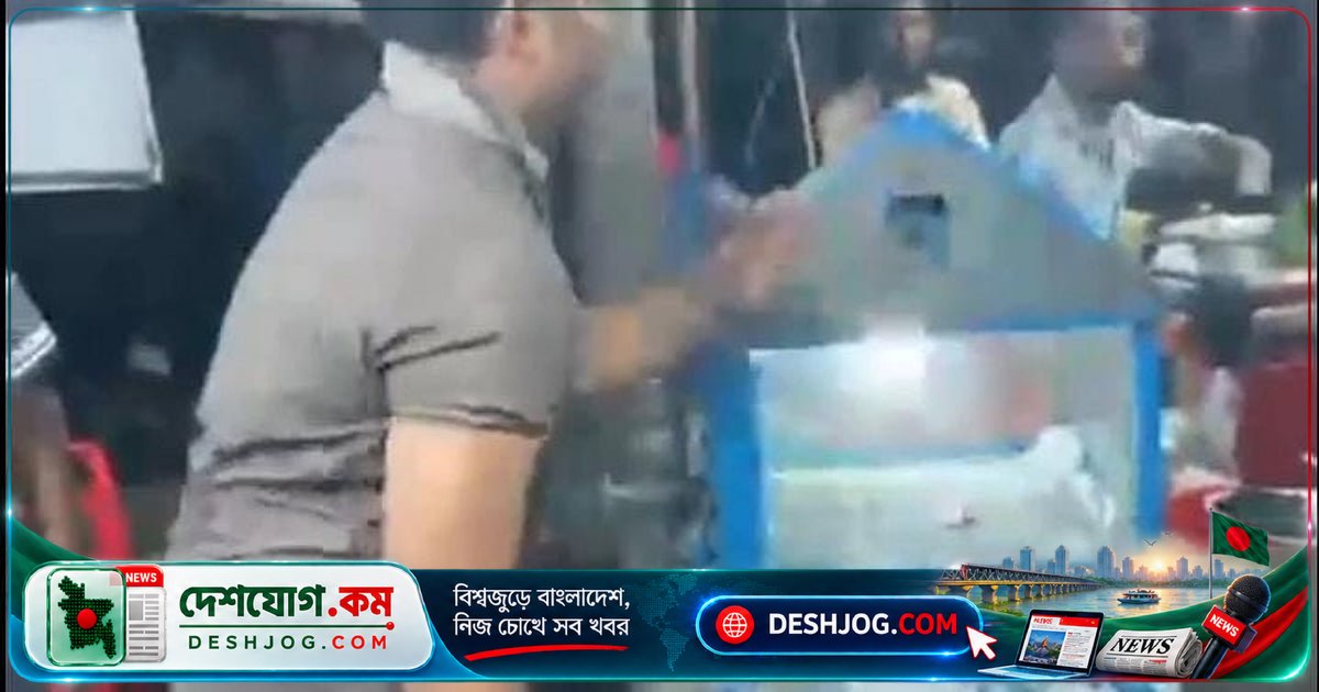 নারায়ণগঞ্জ নৌ পুলিশের এএসআইয়ের মাতলামি ভিডিও ভাইরাল: 'জেল হবে না ফাঁসি হবে' গান গেয়ে নাচে