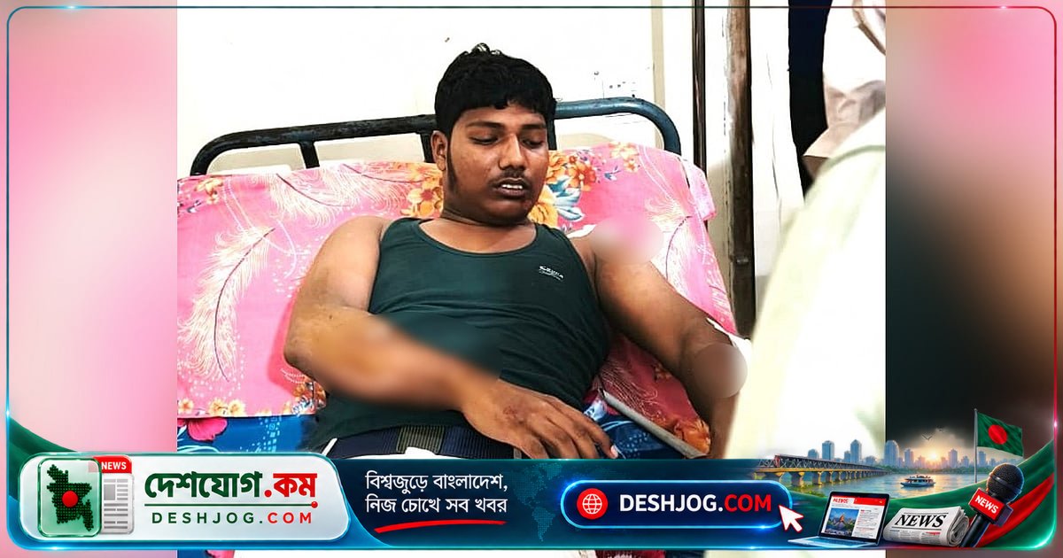 নাটোরের ইমামকে মারধর করে আইফোন ছিনিয়ে নেয় দু’জন যুবক, ঘটনাস্থল থেকে উদ্ধার করা হয়