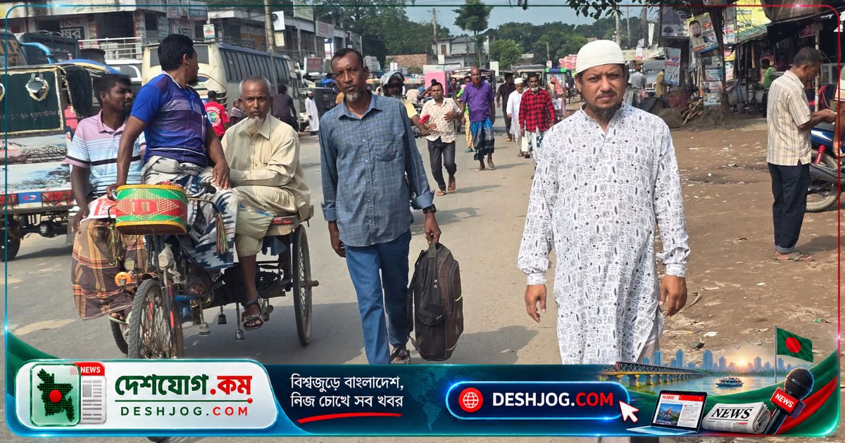নওগাঁতে বাস-অটোরিকশা সংঘর্ষের জেরে যাত্রীদের বিপদে পড়ছে যাতায়াত বন্ধ