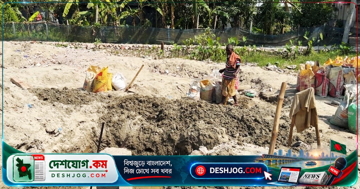 পাবনা: ধর্ষক মোস্তফা কামালের বাড়ি ধ্বংসের পর মাটি লুটে নেওয়া হচ্ছে, প্রশাসনের দায়িত্বে প্রশ্ন