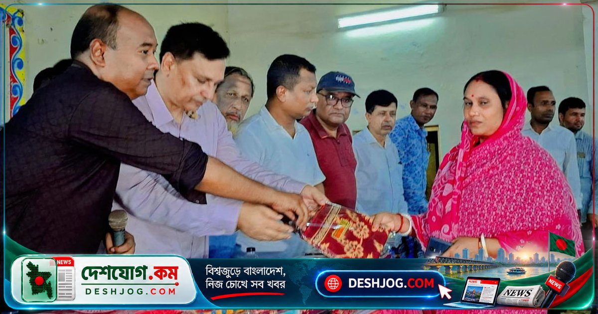 পীরগঞ্জে দুর্গাপূজা উপলক্ষে বিএনপি নেতা বিতরণ করেন ১৫ হাজার শাড়ি-লুঙ্গি, সনাতন ধর্মাবলম্বীদের উদ্দেশ্যে সামাজিক উদ্যোগ
