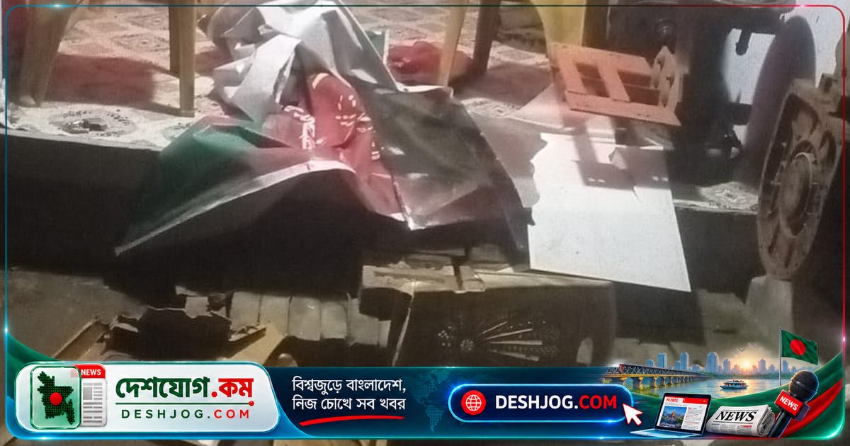 পিরোজপুরের বিএনপি কার্যালয়ে রাতের অন্ধকারে ভাঙচুর, উদ্ধার হয় দুটি অবিস্ফোরিত ককটেল