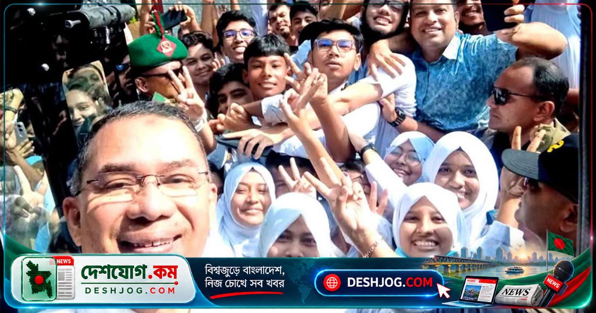 রংপুর পরিদর্শনে সৈয়দপুরে শিক্ষার্থীদের সঙ্গে সেলফি ও উপহার দেন প্রধানমন্ত্রী তারেক রহমান