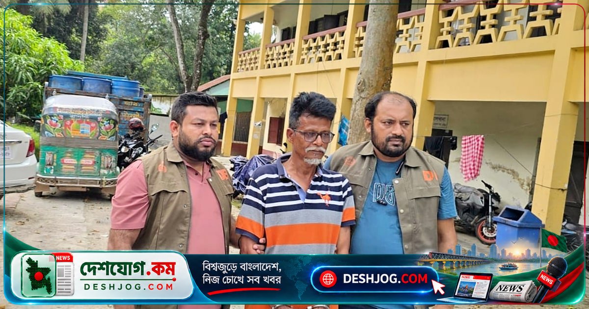 জমি বিরোধে হত্যাকাণ্ডের মূল আসামিকে সাদা চুল কালো করে পালানোর চেষ্টায় ধরে ফেলে পুলিশ