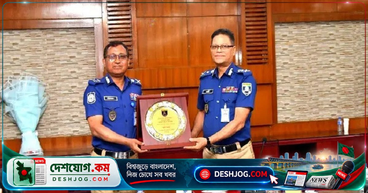 ২৯ বছরের পুলিশ জীবনের শেষে মনিরুজ্জামানকে সম্মানিত করলো বাংলাদেশ পুলিশ