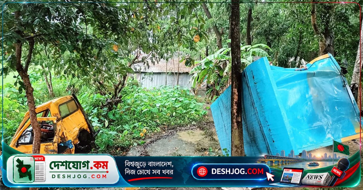 পটিয়া রেল দুর্ঘটনায় পিকআপ ভ্যান ভেঙ্গে যায়, চালক আহত; ট্রেন চলাচল বন্ধ