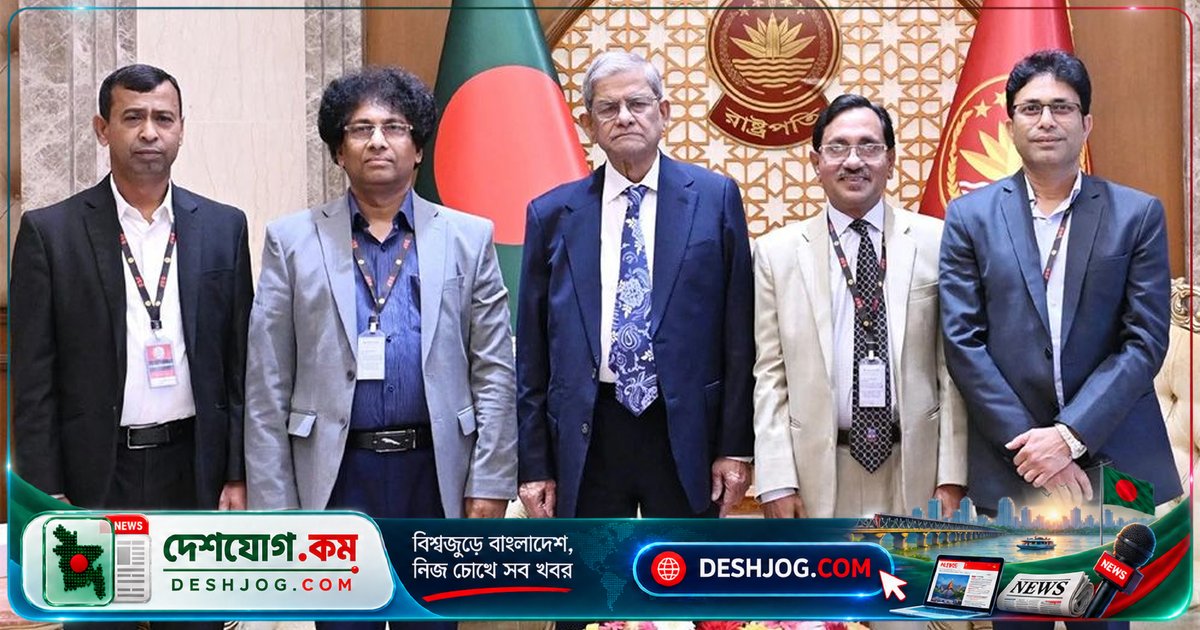 রাষ্ট্রপতি উদ্যোক্তা সৃষ্টিতে বিশ্ববিদ্যালয়গুলিকে দায়িত্ব দেন: 'প্রযুক্তিনির্ভর অর্থনীতিতে শিক্ষার্থীদের গুণগত প্রশিক্ষণ দিতে হবে'