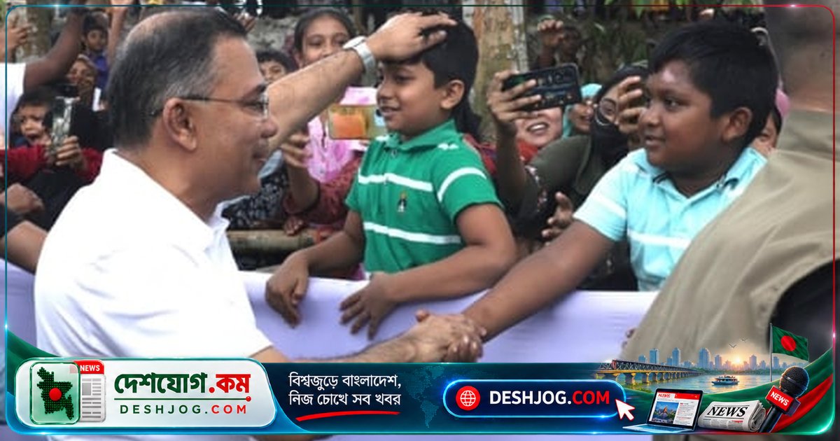 প্রধানমন্ত্রী তারেক রহমানের প্রতি অপার ভালোবাসার বহিঃপ্রকাশ: পথের পাশে দাঁড়িয়ে থাকা মানুষদের অপেক্ষার গল্প