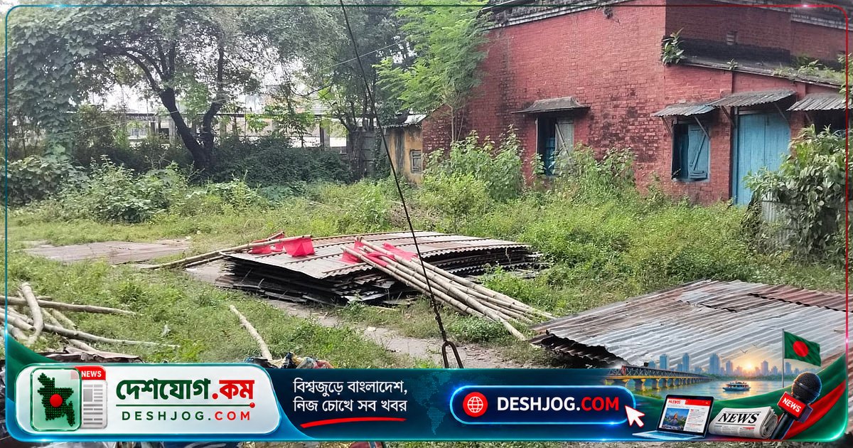 নীলফামারী সৈয়দপুরে রেলওয়ে ভবন দখলের চেষ্টায় লাল পতাকা টাঙানো, জমি বন্দোবস্ত দাবি