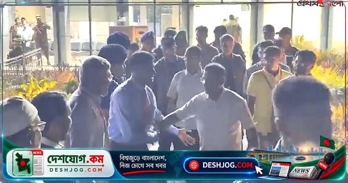 রাজশাহী বিমানবন্দরে প্রধানমন্ত্রীর বিদায়ে কর্মকর্তার অপ্রত্যাশিত আচরণ: প্রশিক্ষণ ও নীতির পতন কেন?