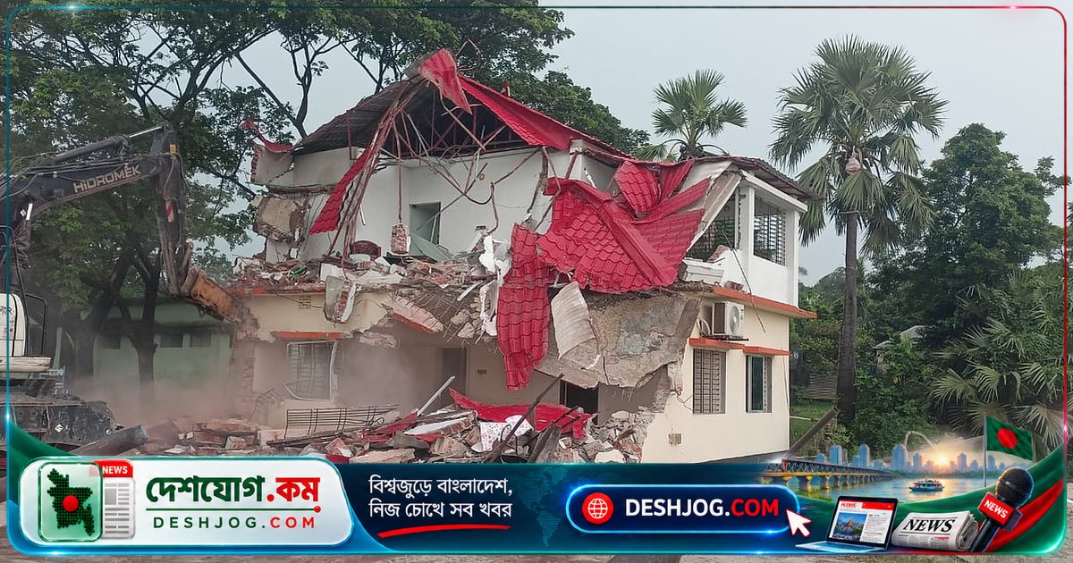 রাজউকের অভিযানে সাভারে অবৈধ আবাসন প্রকল্পের কার্যালয় ভেঙে দেওয়া, জমি ভরাটের অভিযোগে জব্দ করা হয় বিদ্যুৎ মিটার