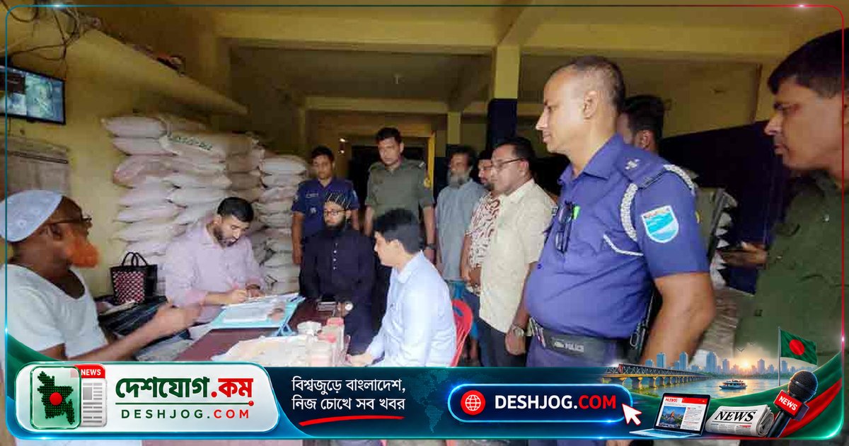 রায়পুরা বাজারে সার অনিয়মে জরিমানা ও জব্দ: ৩৬ হাজার টাকা দাবি, ২১০ কেজি সার কৃষকদের হাতে