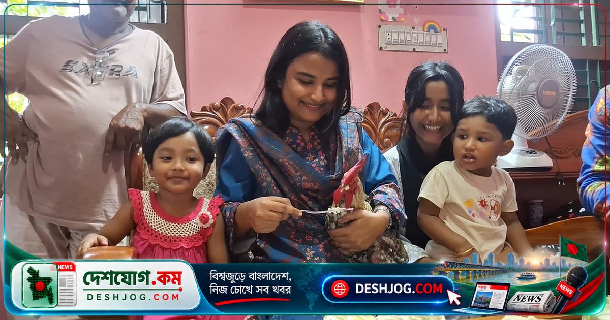 পুকুরে ফেলে দেওয়া ডিম থেকে জন্ম নেওয়া মোরগ চুচু: এক বছর বয়সের জন্মদিন উদযাপন রাজশাহীর এক পরিবারে