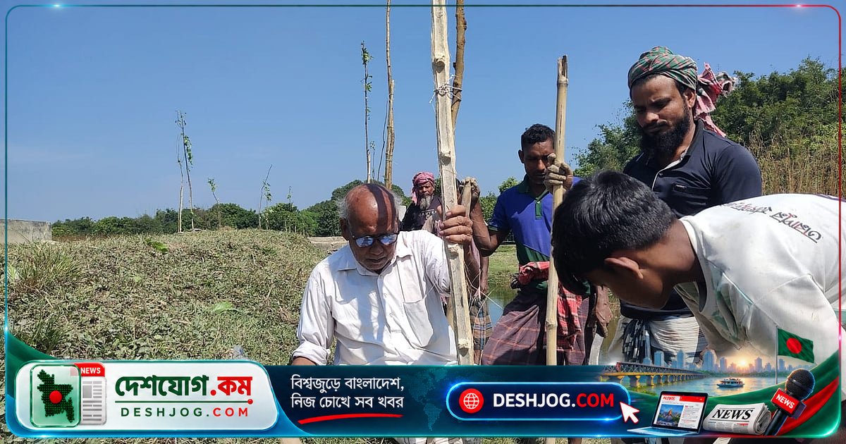 গাছ লাগানোর নেশা ছাড়তে পারেননি কার্তিক পরামানিক