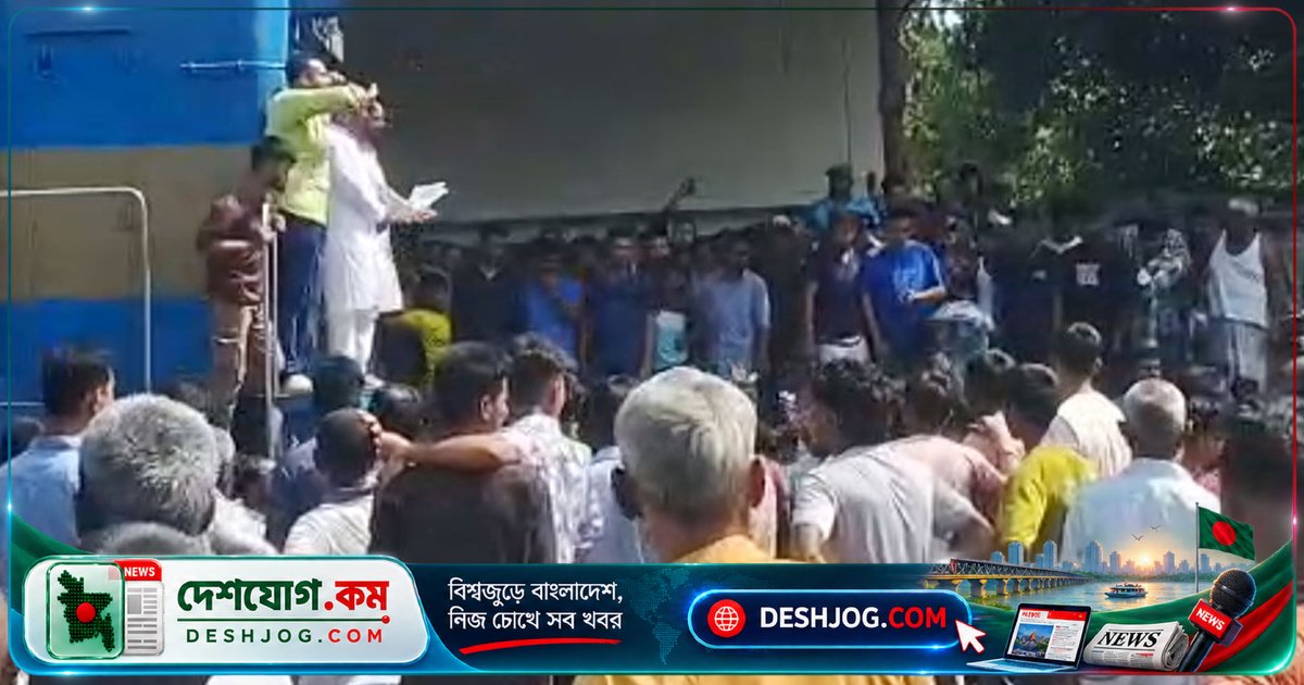 নীলফামারীতে ট্রেন যাত্রাবিরতির দাবিতে অবরোধ, ৪ ঘণ্টা রেল চলাচল বন্ধ