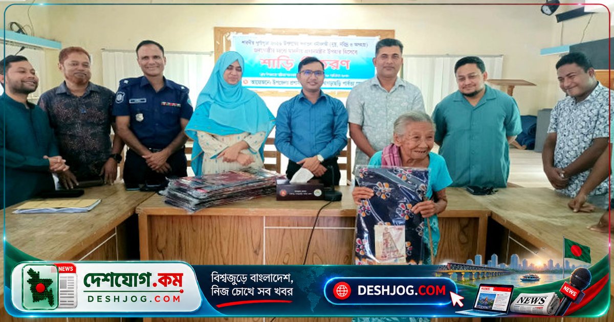 রামগড়ে দুর্গাপূজা উপলক্ষে দুস্থ নারীদের হাতে শাড়ি বিতরণ: প্রধানমন্ত্রীর ত্রাণ তহবিল থেকে উপহার