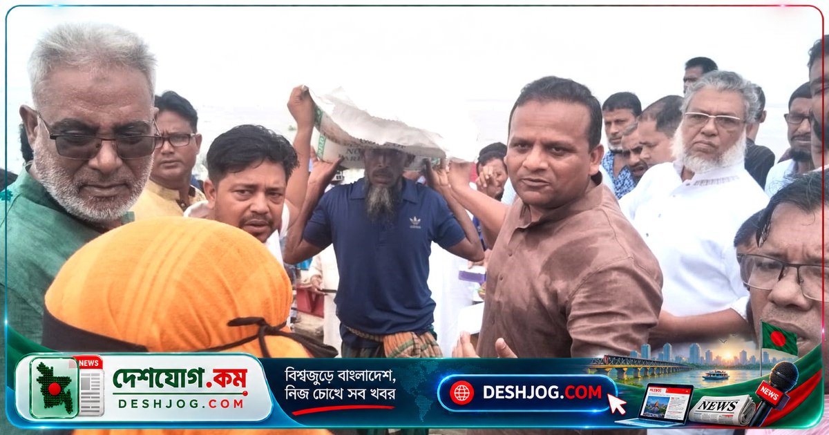 বরিশালের ভাষানচর ইউনিয়নে নদীভাঙনের শিকার ২০০ পরিবারের জন্য নৌপ্রতিমন্ত্রী চাল বিতরণ