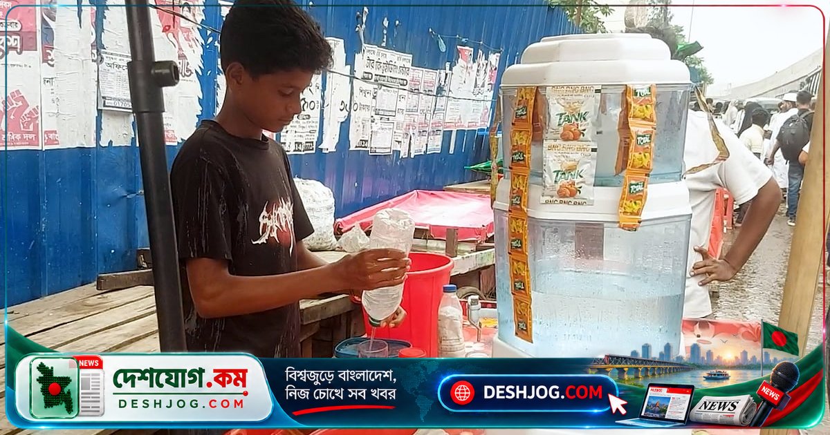 ১৬ বছর বয়সেও স্কুল ছেড়ে দোকানে কাজ করে রোমন: দিনের ২৪ ঘণ্টা কাজের চক্রে বেড়ে উঠছে শৈশব
